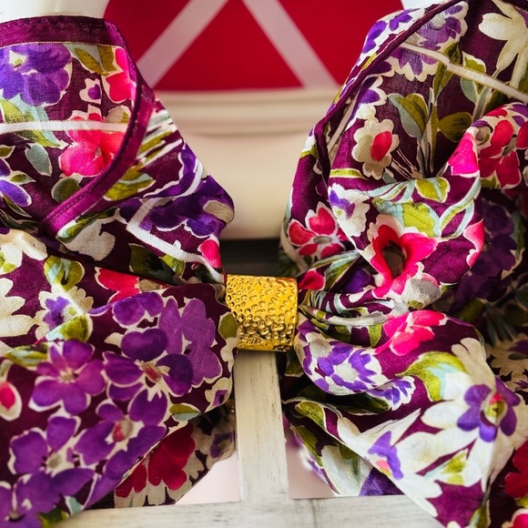 GIVENCHY Neckerchief with 2 unbranded rings. - Picture 6 of 7